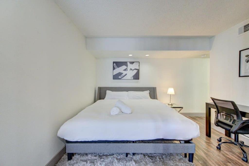 Lux Suite /King Bed /Free Parking/Pool/First Floor هيوستن المظهر الخارجي الصورة