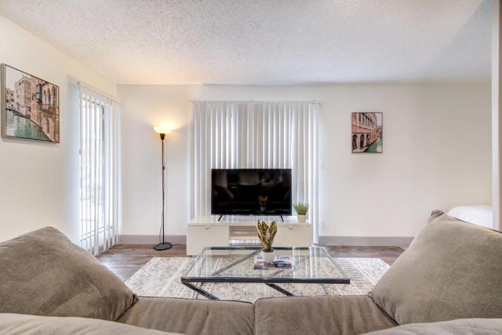 Lux Suite /King Bed /Free Parking/Pool/First Floor هيوستن المظهر الخارجي الصورة