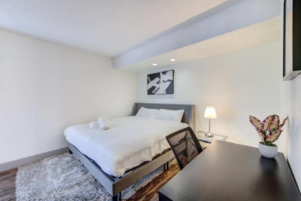 Lux Suite /King Bed /Free Parking/Pool/First Floor هيوستن المظهر الخارجي الصورة