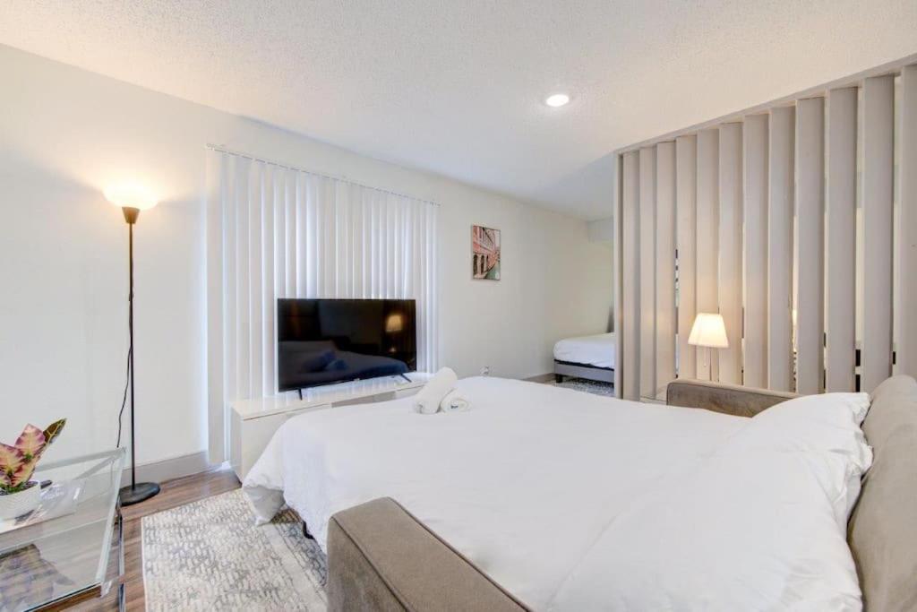 Lux Suite /King Bed /Free Parking/Pool/First Floor هيوستن المظهر الخارجي الصورة