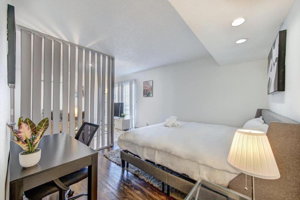 Lux Suite /King Bed /Free Parking/Pool/First Floor هيوستن المظهر الخارجي الصورة