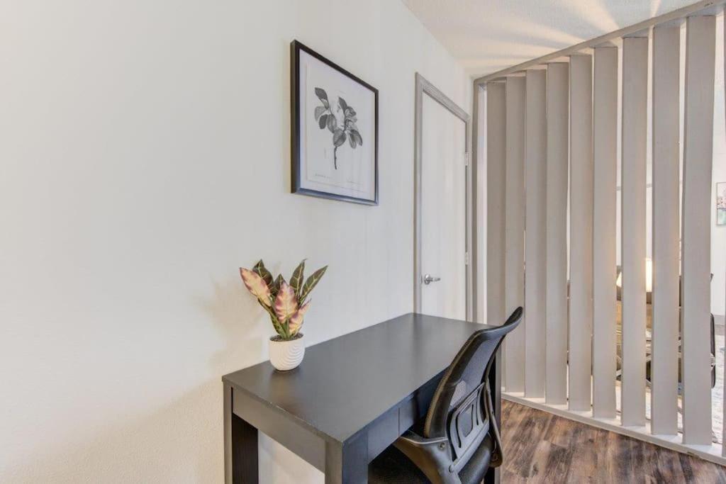 Lux Suite /King Bed /Free Parking/Pool/First Floor هيوستن المظهر الخارجي الصورة