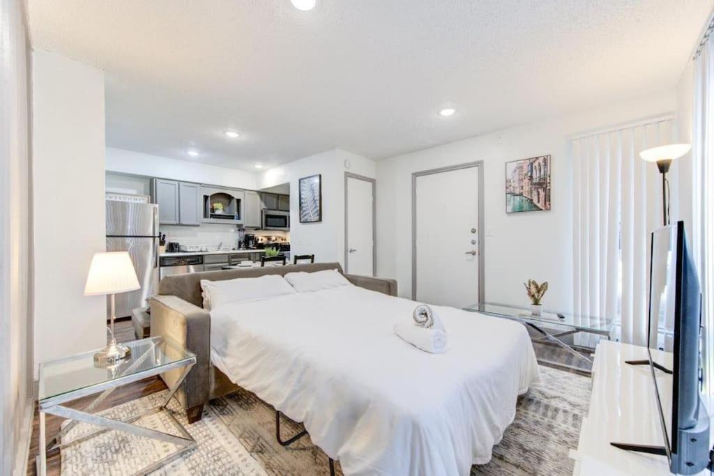 Lux Suite /King Bed /Free Parking/Pool/First Floor هيوستن المظهر الخارجي الصورة