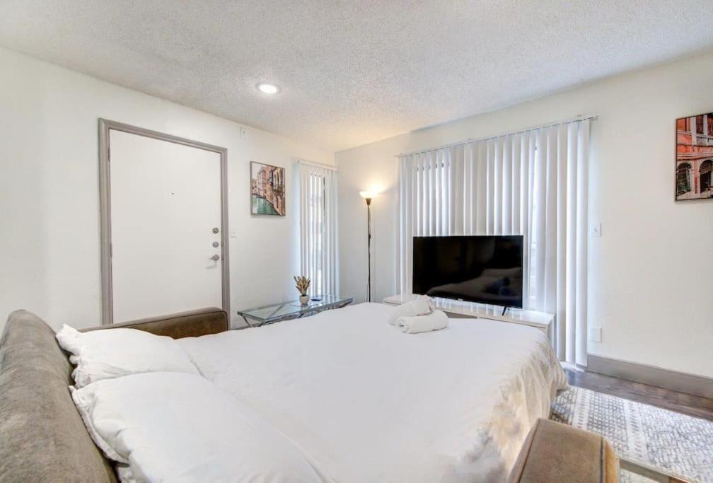 Lux Suite /King Bed /Free Parking/Pool/First Floor هيوستن المظهر الخارجي الصورة