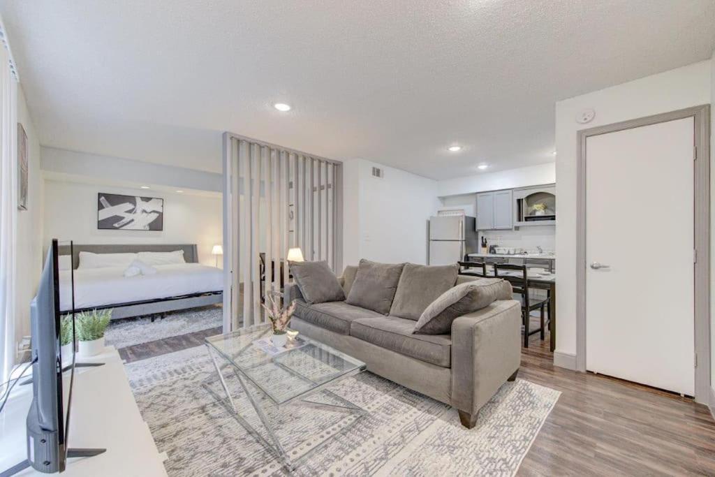 Lux Suite /King Bed /Free Parking/Pool/First Floor هيوستن المظهر الخارجي الصورة